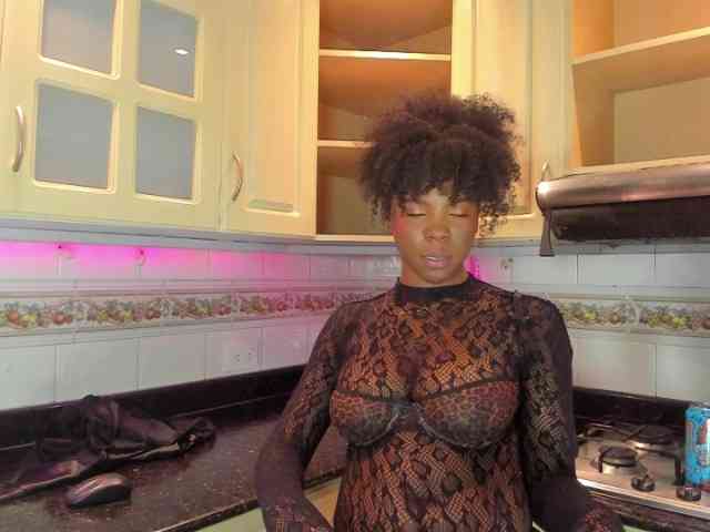 AmiraJones webcam