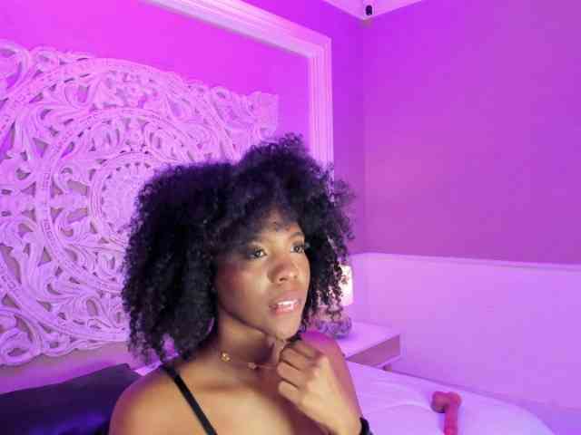 AmiraJones webcam