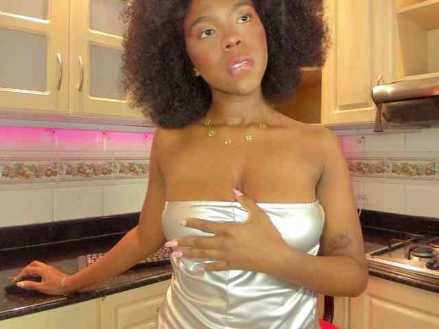 AmiraJones webcam