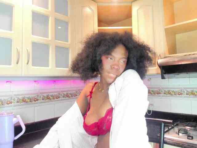 AmiraJones webcam
