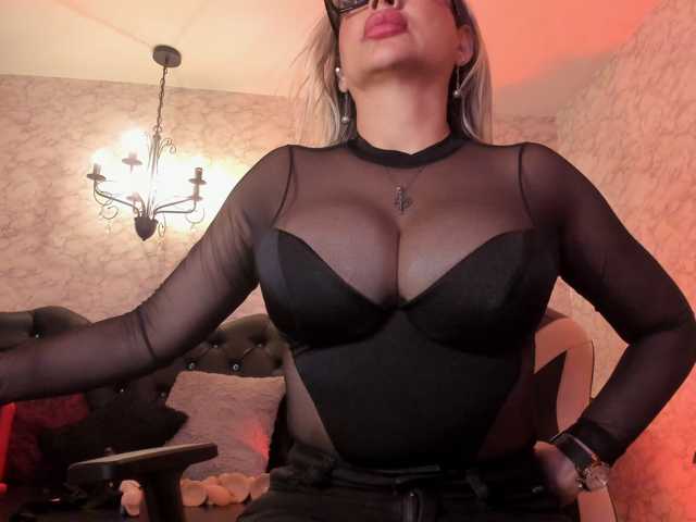 nicollequeen live cam on BongaCams