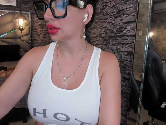 nicollequeen live cam on BongaCams