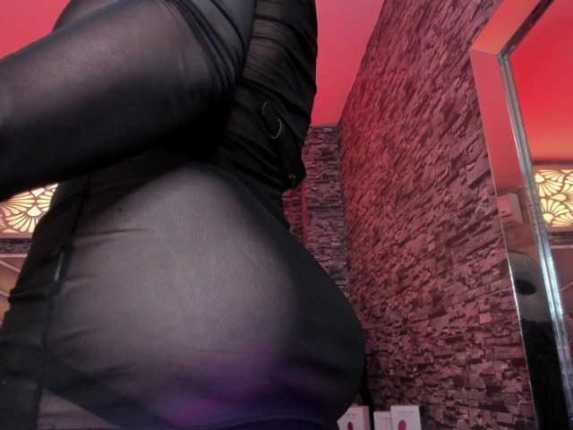 nicollequeen live cam on BongaCams