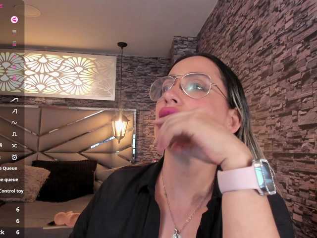 nicollequeen live cam on BongaCams