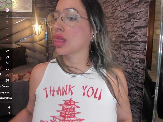 nicollequeen live cam on BongaCams