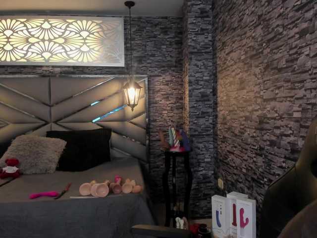 nicollequeen live cam on BongaCams