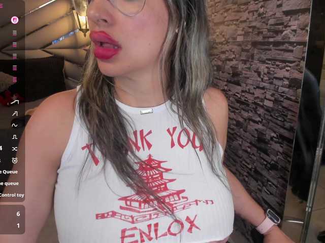 nicollequeen live cam on BongaCams