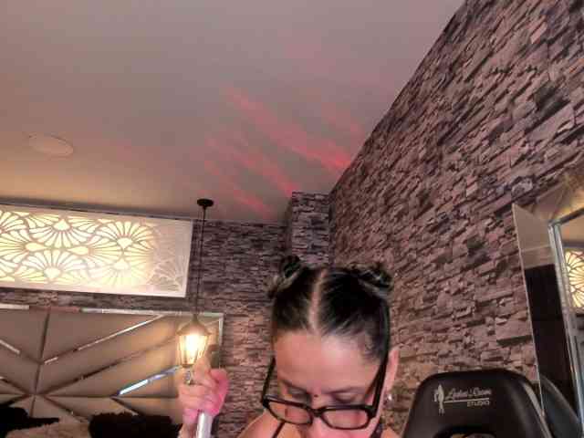 nicollequeen webcam