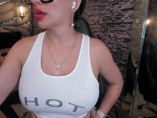 nicollequeen webcam