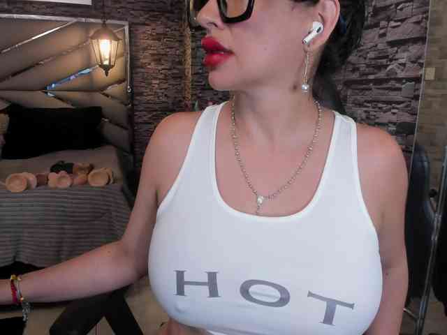 nicollequeen webcam