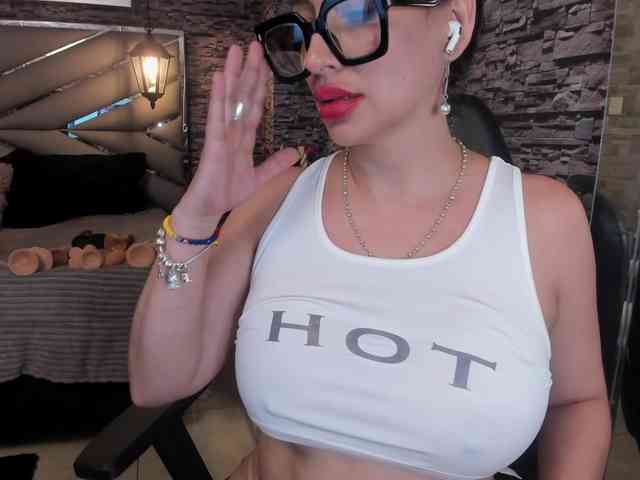 nicollequeen webcam