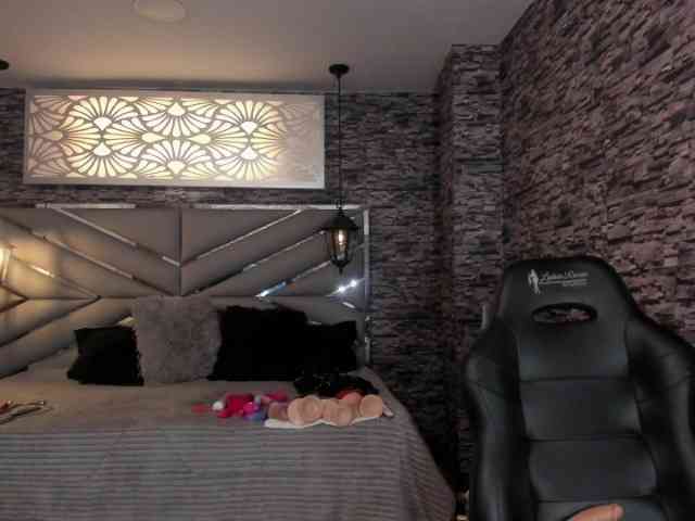 nicollequeen webcam