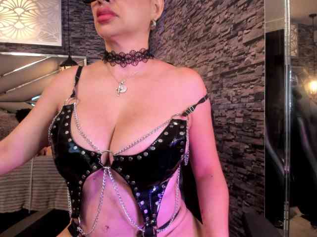 nicollequeen webcam
