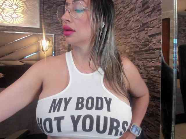 nicollequeen webcam