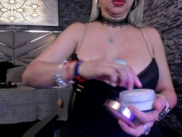 nicollequeen webcam