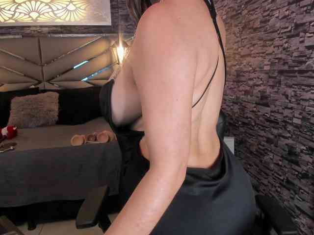 nicollequeen webcam
