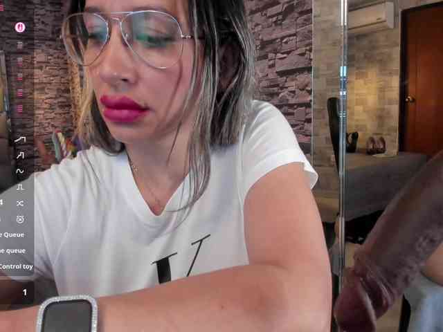 nicollequeen webcam
