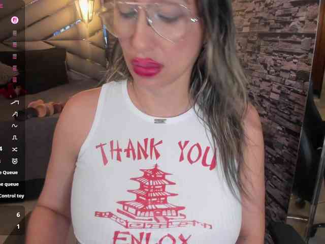 nicollequeen webcam