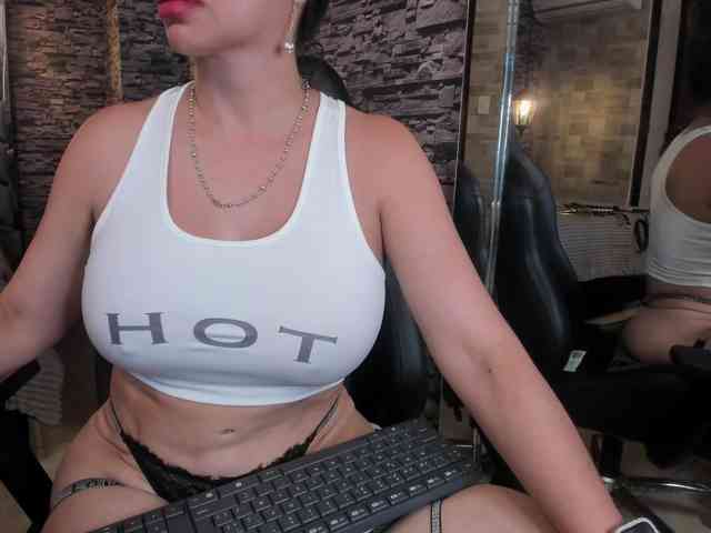 nicollequeen webcam