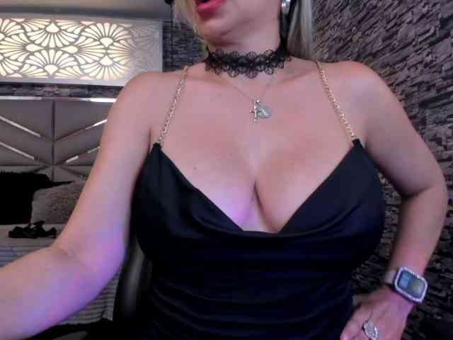 nicollequeen webcam