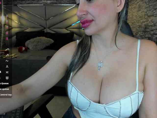 nicollequeen webcam