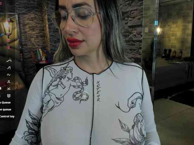 nicollequeen webcam