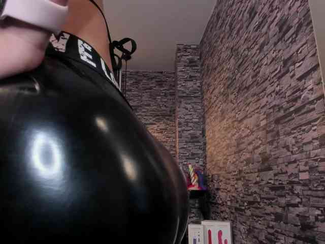 nicollequeen webcam