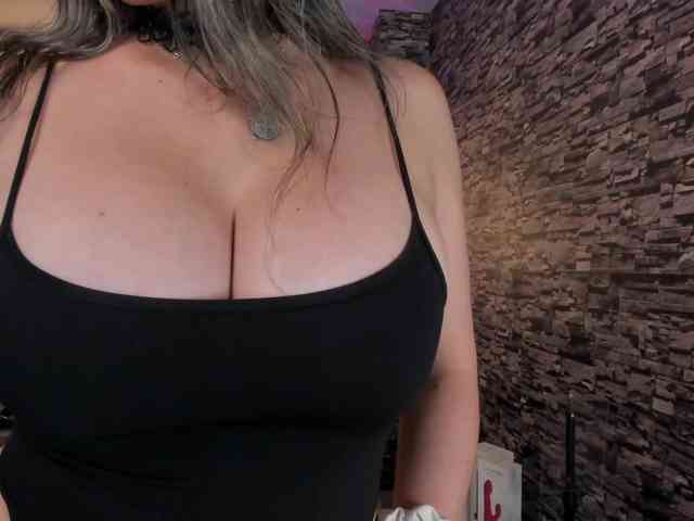 nicollequeen webcam