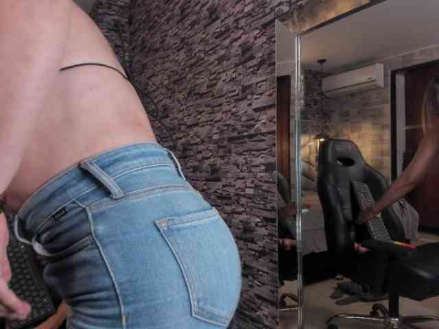 nicollequeen webcam