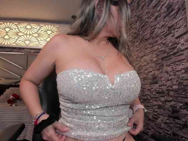 nicollequeen webcam