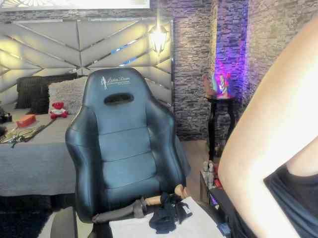 nicollequeen webcam