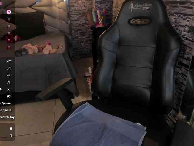 nicollequeen webcam