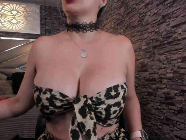 nicollequeen webcam