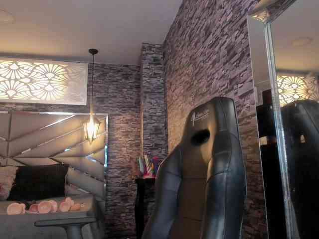 nicollequeen webcam
