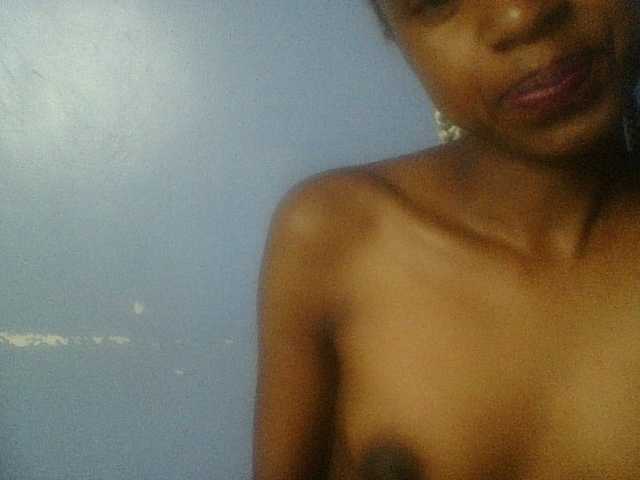 Curvypetite live cam on BongaCams