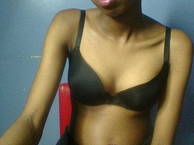 Curvypetite live cam on BongaCams