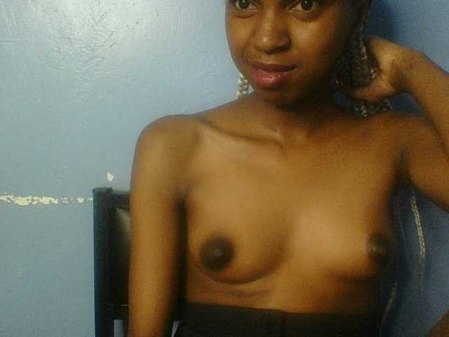 Curvypetite live cam on BongaCams