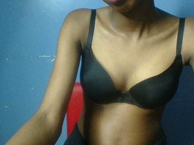 Curvypetite live cam on BongaCams