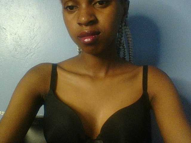 Curvypetite live cam on BongaCams