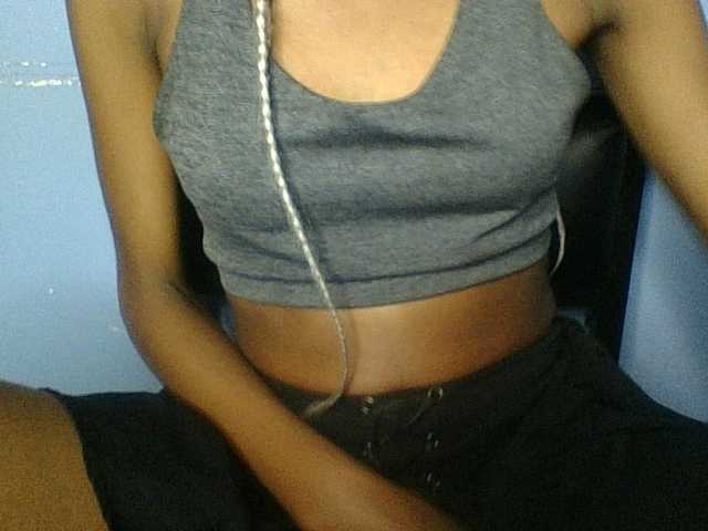 Curvypetite live cam on BongaCams