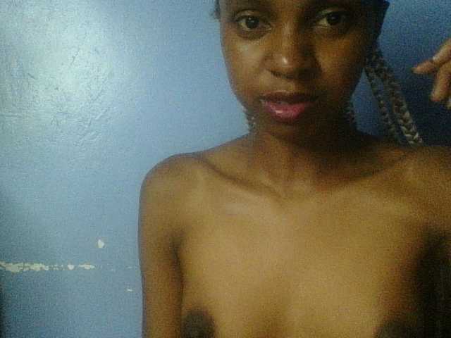 Curvypetite live cam on BongaCams