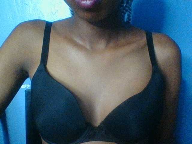 Curvypetite live cam on BongaCams
