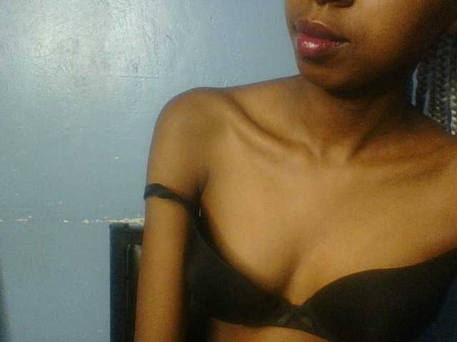 Curvypetite live cam on BongaCams