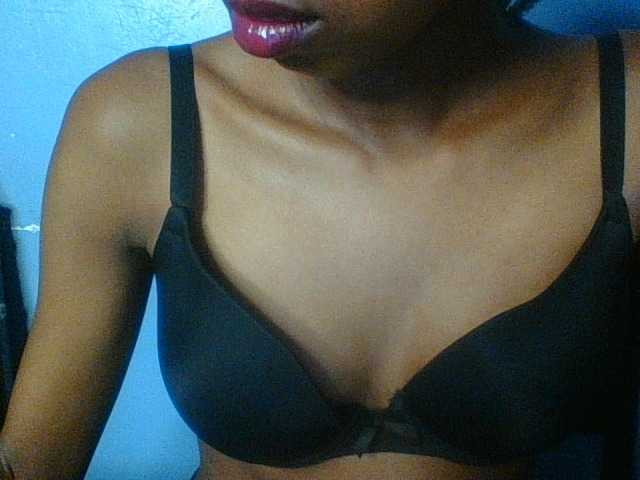 Curvypetite live cam on BongaCams