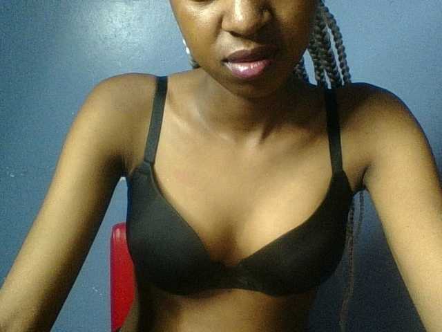 Curvypetite live cam on BongaCams