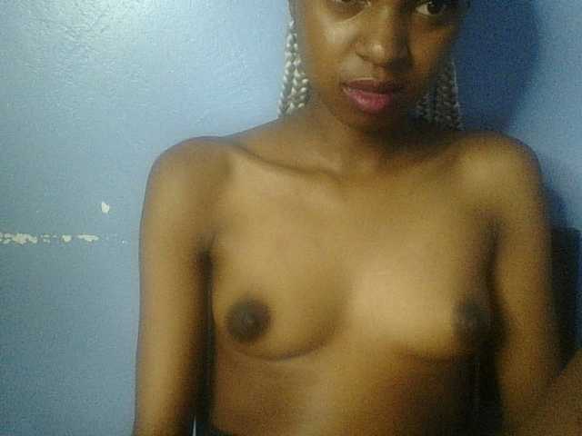 Curvypetite live cam on BongaCams