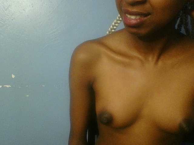 Curvypetite live cam on BongaCams