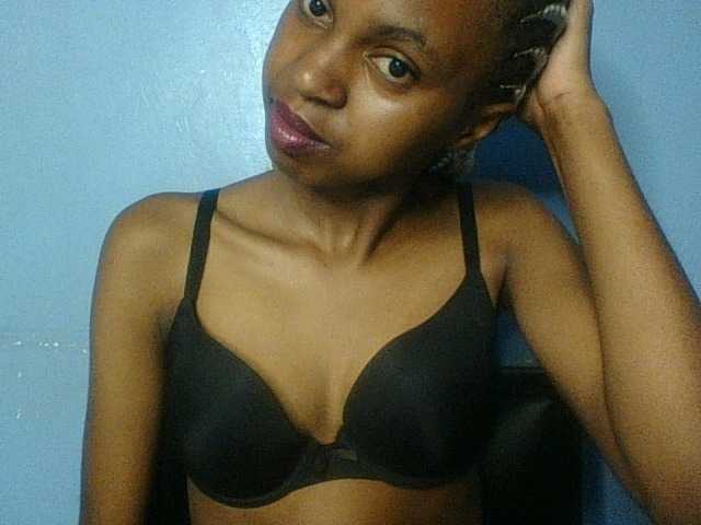 Curvypetite live cam on BongaCams