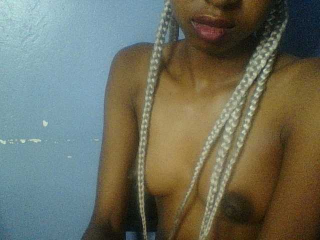 Curvypetite live cam on BongaCams