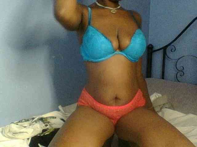 Curvypetite webcam